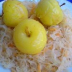 Капуста с яблоками квашеная