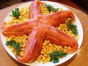 Салат морская звезда с кукурузой и крабами