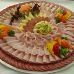 как нарезать мясную тарелку